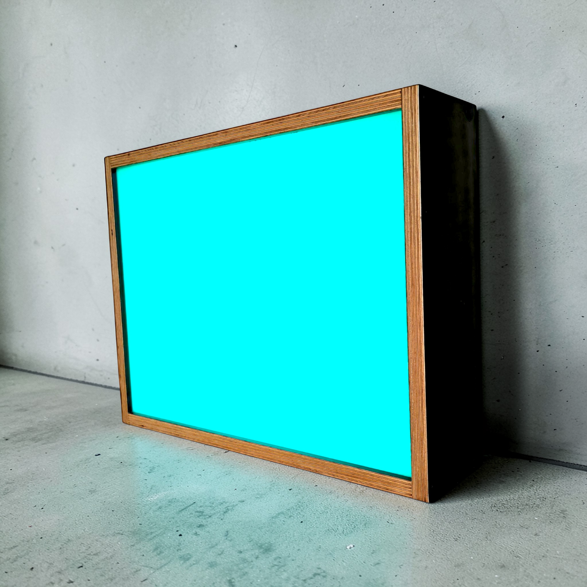 Valomainos -laatikko A1, Puu / Akryyli